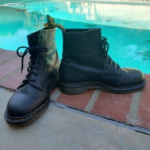 Dr. Martens 1460 8 eyelet combat booth